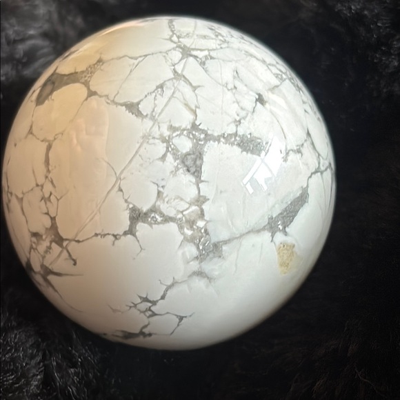 Howlite sphere - Picture 7 of 8